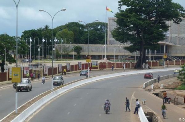 Guinée : le parti au pouvoir officialise sa volonté de changer la constitution