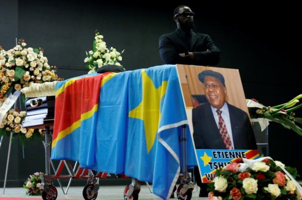 RDC : des dizaines de milliers de Congolais rendent enfin hommage à Étienne Tshisekedi