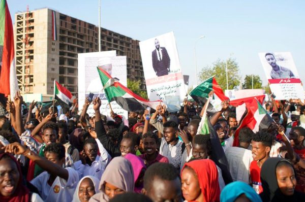 Soudan: l’opposition veut maintenir la pression sur le Conseil militaire