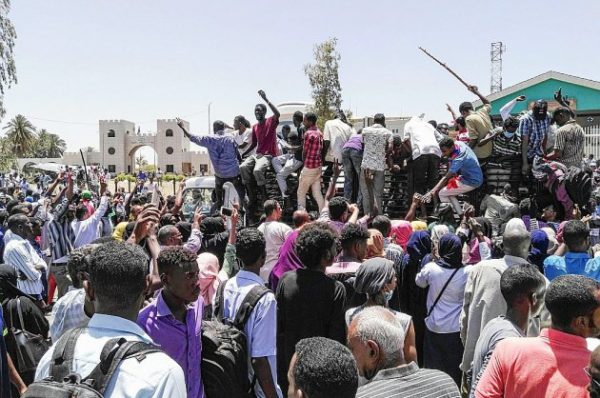 Soudan: manifestations massives, gaz lacrymogènes sur les contestataires à Khartoum