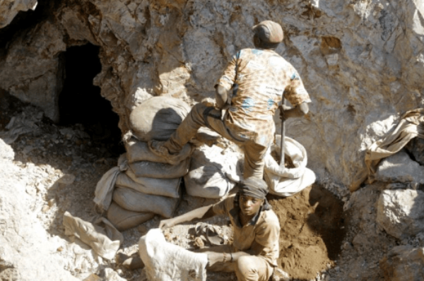 RDC : l’effondrement d’une mine artisanale fait au moins 43 morts
