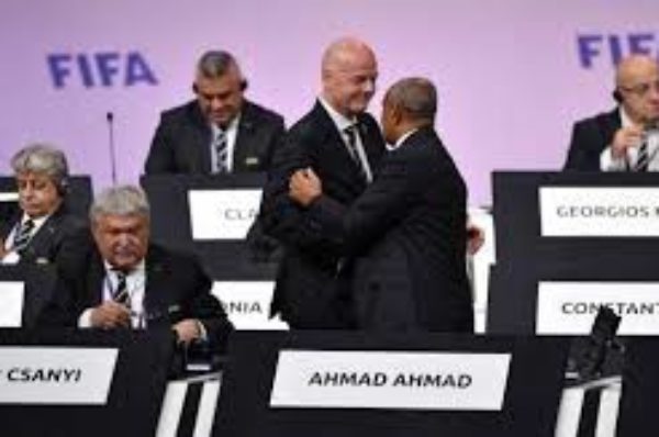 La FIFA devrait prendre en main le football africain