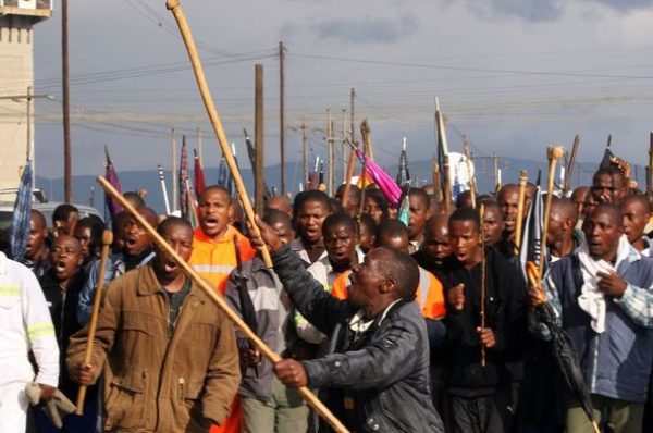 Afrique du Sud : la justice approuve 350 millions de dollars d’indemnités pour des travailleurs dans les mines