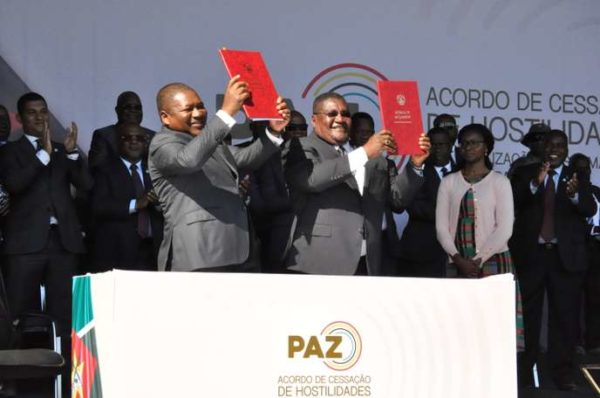 Mozambique: la Renamo a signé un accord de paix historique