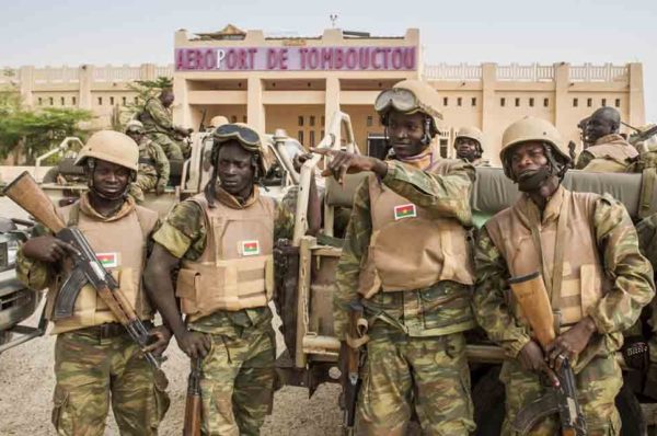 Burkina : « les groupes armés ont l’initiative du combat »