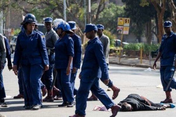 Le Zimbabwe condamne un haut responsable de l’opposition arrêté pour manifestation