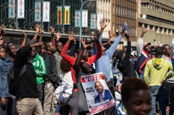 L’opposition zimbabwéenne affirme que le gouvernement « fasciste » a évité le bain de sang