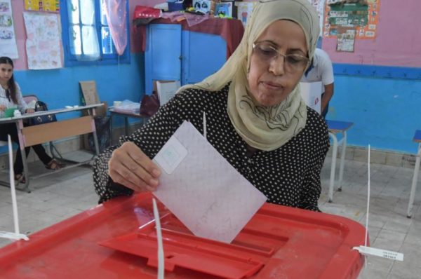 Présidentielle en Tunisie : les bureaux de vote ont fermé, la participation en net recul
