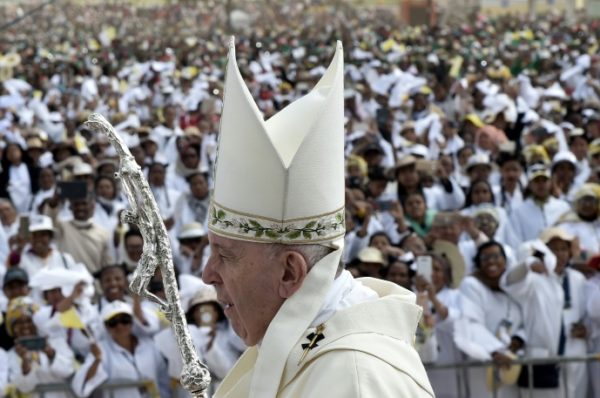 Devant un million de Malgaches, le pape s’en prend à la « culture du privilège »