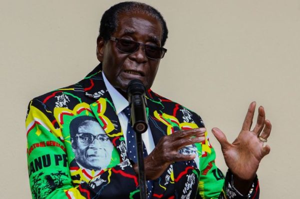 Robert Mugabe, « colosse » de la libération qui a écrasé ses ennemis alors que le Zimbabwe s’effondrait, mort à 95 ans