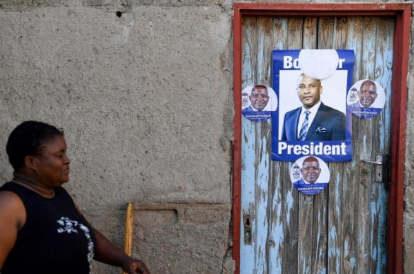 Le Botswana vote pour le premier véritable défi au parti au pouvoir