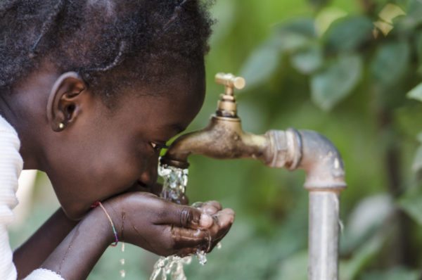 L’Afrique du Sud distribue de l’eau pour économiser des ressources en baisse