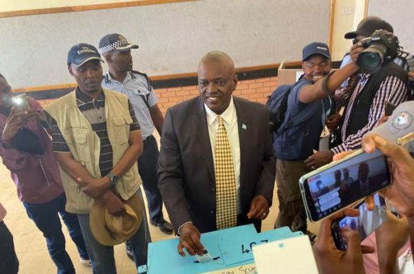 Masisi du Botswana conserve la présidence alors que le BDP remporte les élections