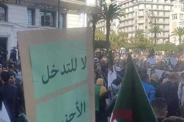 Algérie : les manifestants pro-élection se mobilisent aussi