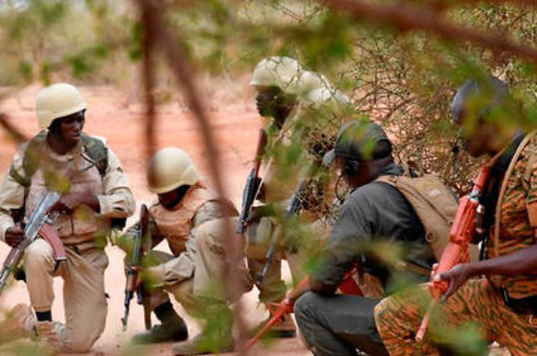 Le Burkina se débat entre deuil, combats et messages de solidarité