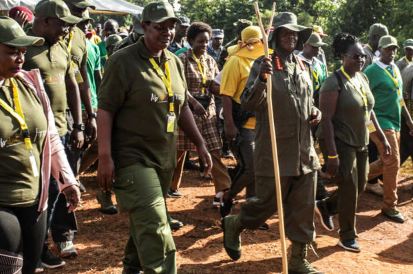 Le président ougandais va marcher six jours dans la jungle, dans les pas de son ex-guérilla