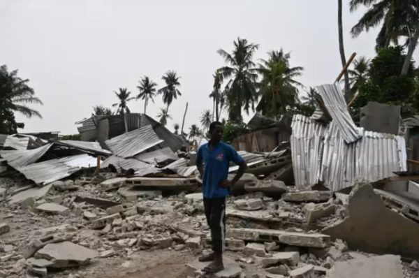 « On dirait qu’une tornade est passée par là » : déguerpissement surprise près de l’aéroport d’Abidjan