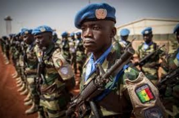 Washington veut réduire la mission de l’ONU au Mali, Paris et Moscou la défendent