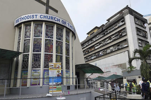 Églises et mosquées fermées : la foi des Africains mise à rude épreuve