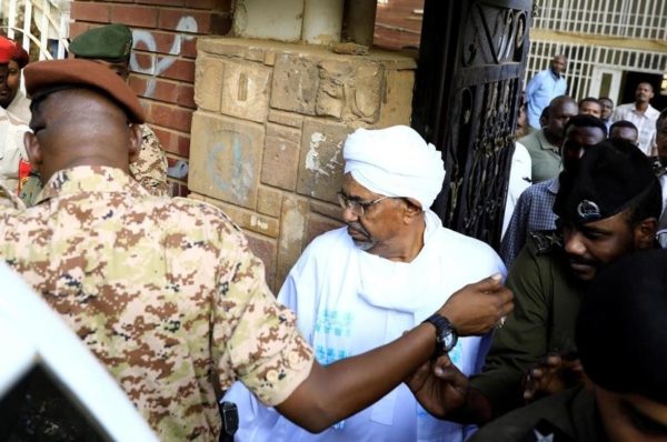 Un allié de Bashir préférerait la CPI au tribunal soudanais pour le procès au Darfour