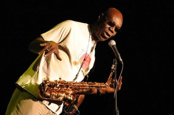 Cameroun : décès de la légende de l’afro-jazz, Manu Dibango, des suites du Covid-19