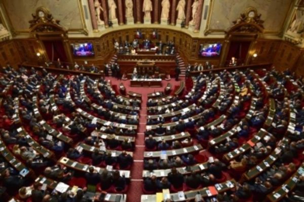 Feu vert du Sénat à des restitutions de biens culturels au Sénégal et au Bénin