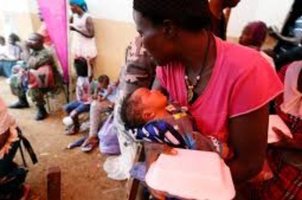 La Sierra Leone lève l’interdiction d’école faite aux jeunes filles enceintes pour l’après-coronavirus