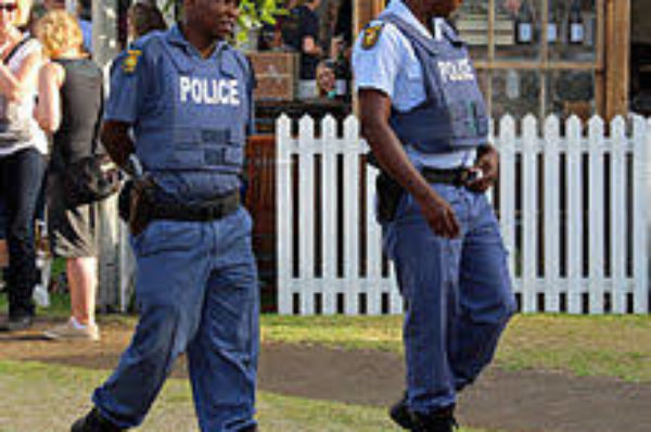 L’Afrique du Sud affirme que la police a été victime de ventes d’alcool après l’interdiction de l’alcool contre les coronavirus