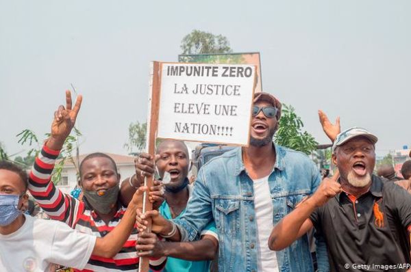 Félix Tshisekedi coincé entre le marteau et l’enclume