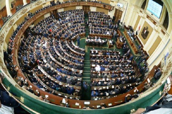 Le Parlement égyptien approuve une possible intervention en Libye