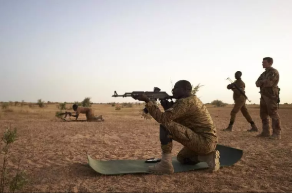 La France place toutes les frontières du Burkina Faso en «zone rouge»