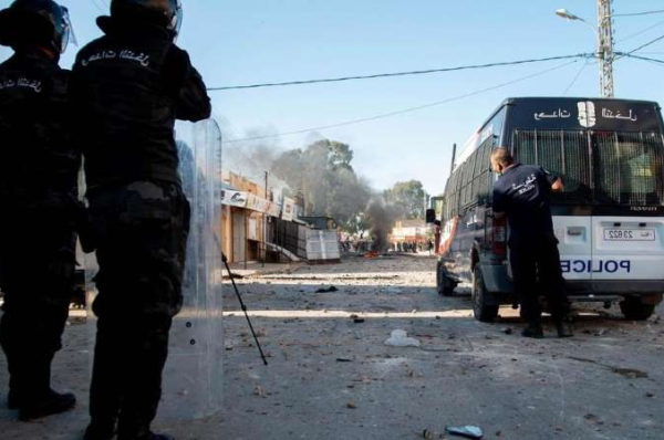 Tunisie : manifestation violente après la mort d’un vendeur clandestin