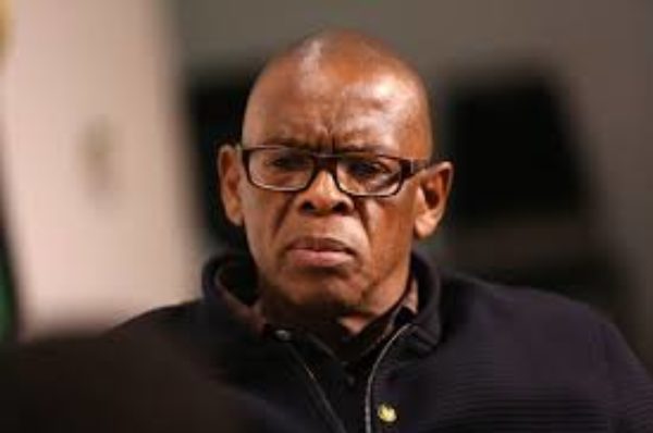Afrique du Sud: le secrétaire général de l’ANC visé par un mandat d’arrêt pour corruption