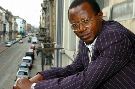 Le militant congolais Floribert Chebeya, à Bruxelles, en avril 2005