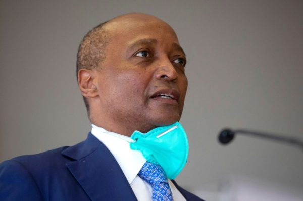 Foot: le Sud-Africain Patrice Motsepe élu président de la CAF