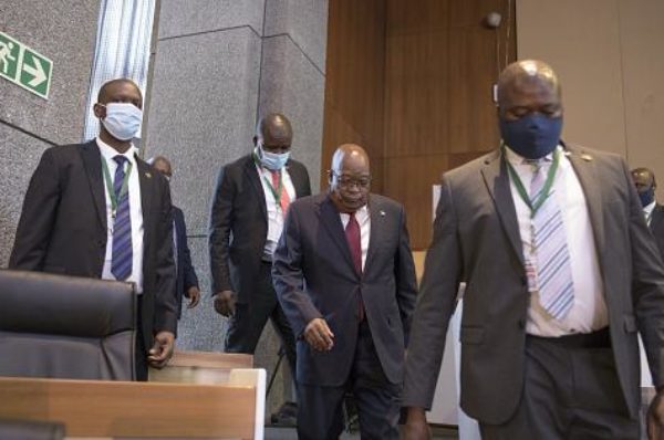 Les procureurs de l’Afrique du Sud et les avocats de Zuma demandent un report de l’audience sur la corruption