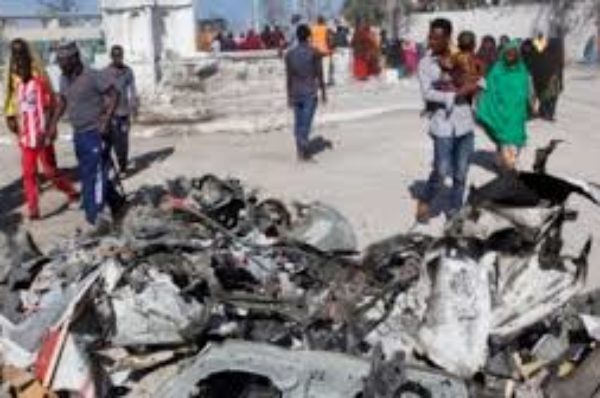 Une voiture piégée visant la police somalienne fait au moins 5 morts