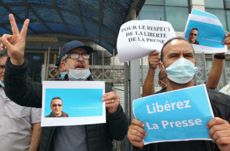 Manifestation devant les locaux du quotidien fracophone Liberté pour la libération du journaliste Rabah Karèche, le 25 avril 2021 à Alger – AFP/Archives
