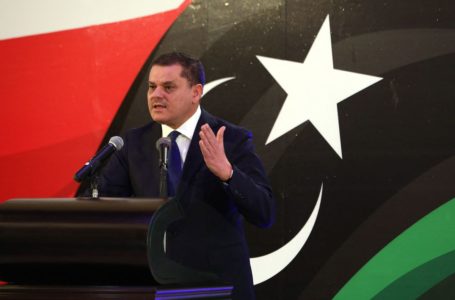 Le Premier ministre libyen par intérim, Abdel Hamid Dbeibah, lors d’une conférence à Tripoli le 25 février 2021. (HAZEM TURKIA / ANADOLU AGENCY)