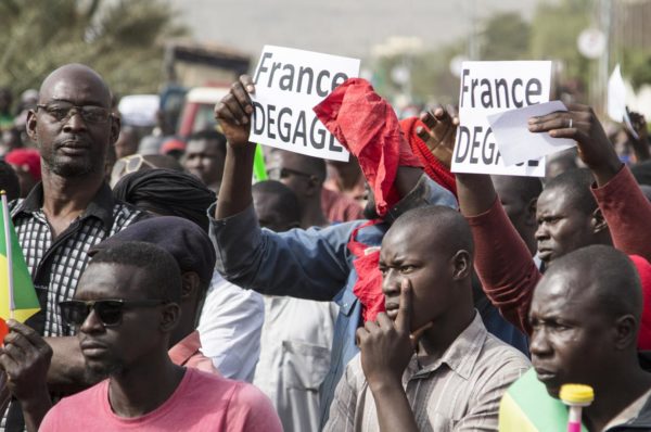 Au Mali, une manifestation en faveur des militaires rassemble des milliers de personnes