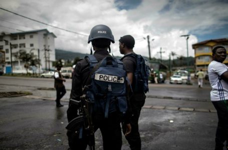 Des policiers camerounais en patrouille dans la ville de Buea, dans le sud-ouest du Cameroun. (Image d’illustration) AFP/Marc Longari