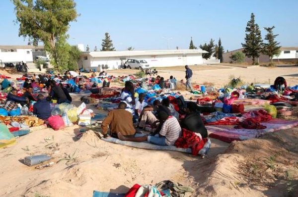 Libye: les vols humanitaires reprennent, les migrants toujours plus vulnérables