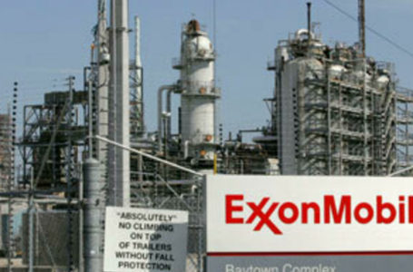 ExxonMobil (photo d’une raffinerie au Texas) exploite le pétrole dans le bassin de Doba au Tchad. (Photo : Reuters)