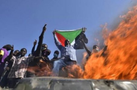 Des manifestants protestent contre le coup d’Etat militaire au Soudan, à Khartoum, le 13 novembre 2021. © AFP