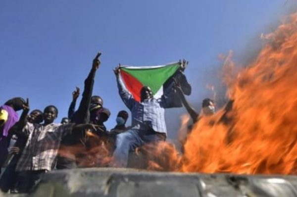 Soudan: l’Union européenne hausse le ton face aux militaires