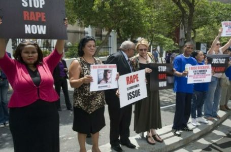 Manifestation contre les viols et les violences faites aux femmes près du Cap, en Afrique du Sud, en 2013 (photo d’illustration). AFP PHOTO / Rodger Bosch
