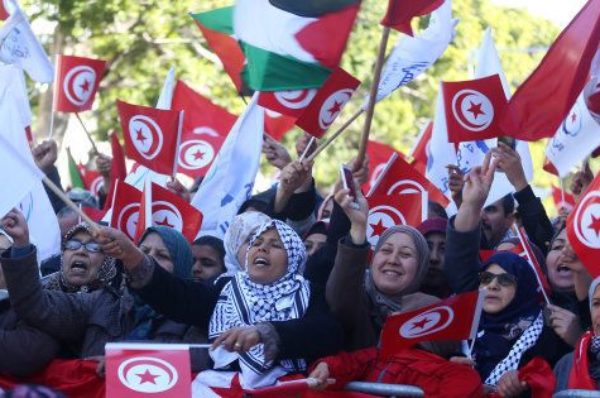 Les Tunisiens manifestent contre le président à l’occasion de l’anniversaire du soulèvement