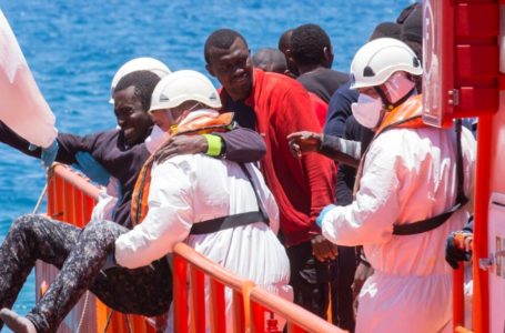 Un migrant, qui faisait partie d’un groupe de 58 personnes, a été sauvé près des Iles Canaries, Espagne, le 30 mai 2016