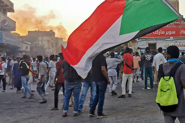 Un nouveau manifestant tué au Soudan où des émissaires américains tentent le dialogue