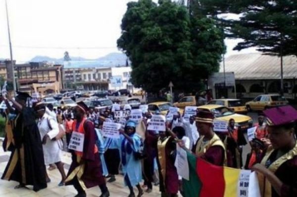 Cameroun : pourquoi les enseignants poursuivent leur bras de fer avec le gouvernement